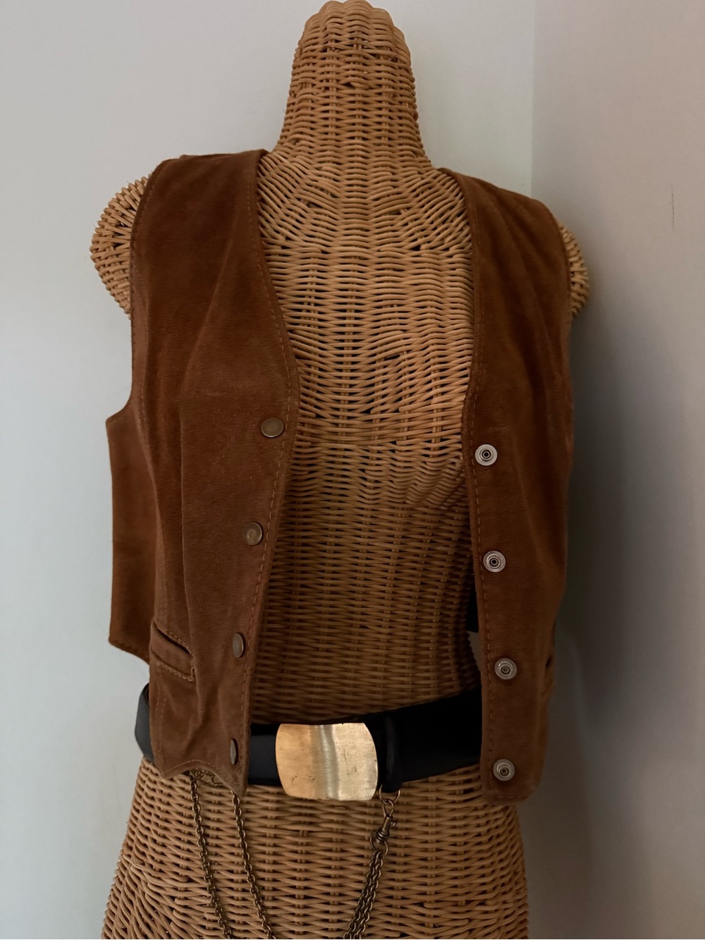 Caramel colored suede concert vest, cropped - Picture 7 of 10